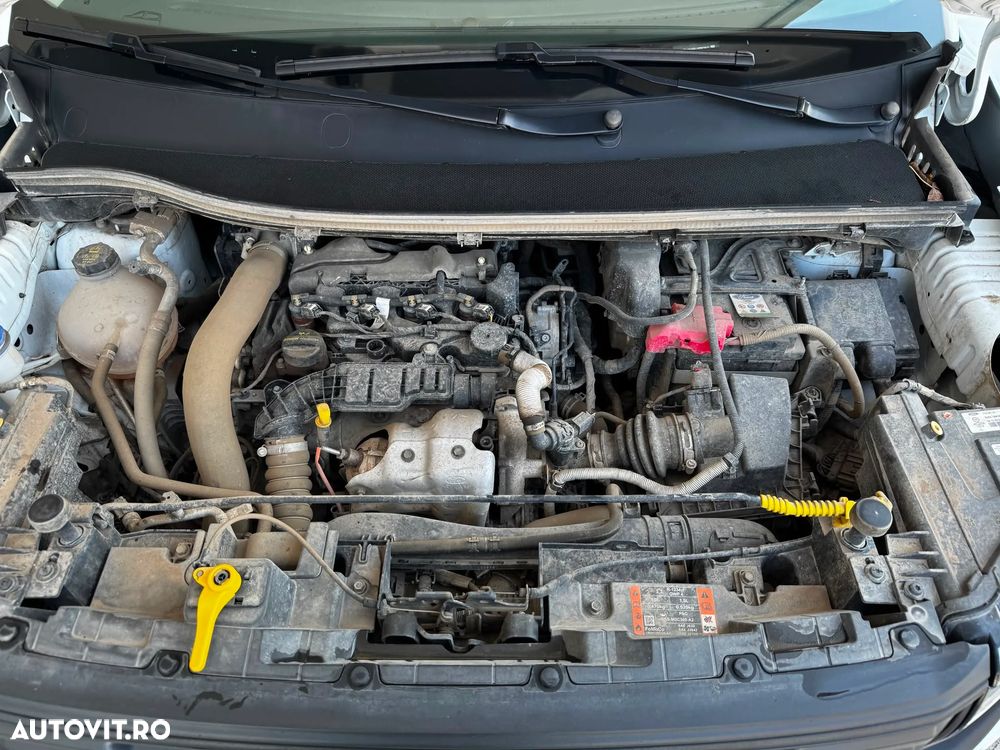 Ford Transit Courier - 21
