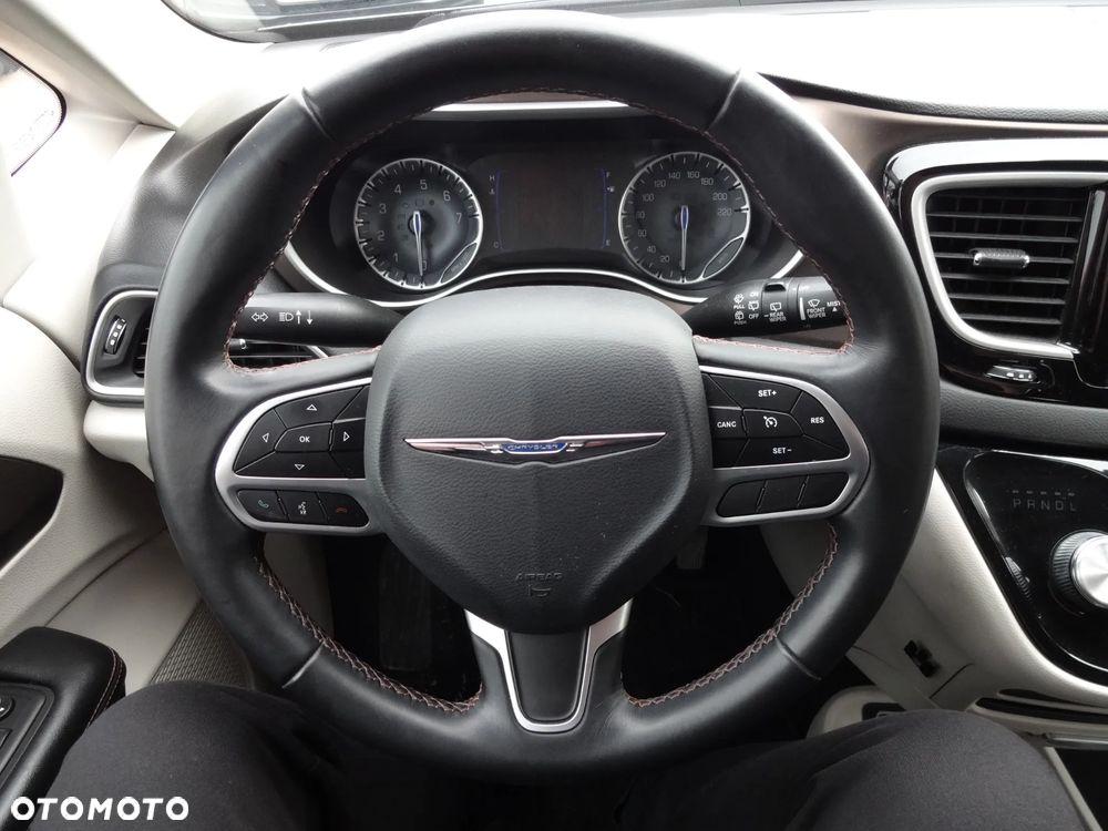 Chrysler Pacifica - 13