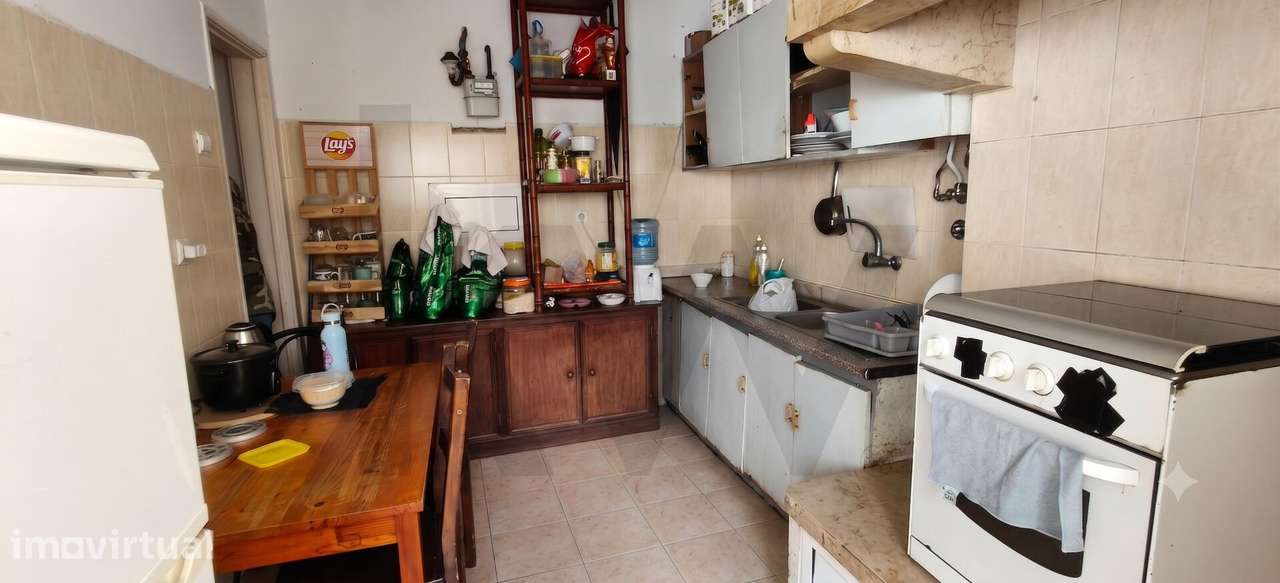 Prédio em Propriedade Total para Venda na Av General Roçadas - Grande imagem: 5/12