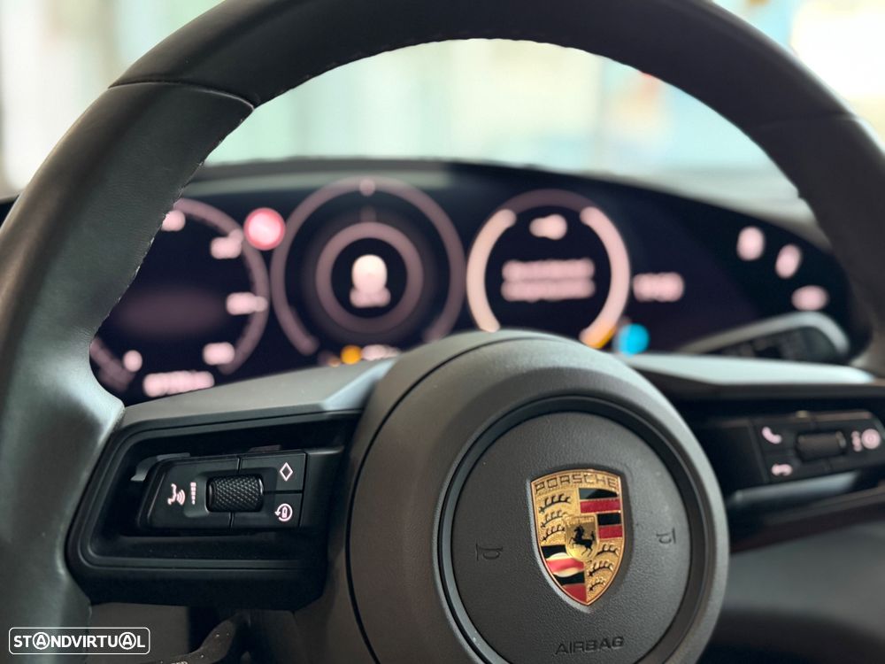 Porsche Taycan 4S - 29