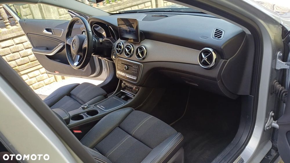 Mercedes-Benz GLA 220 d 4Matic 7G-DCT StreetStyle - 29