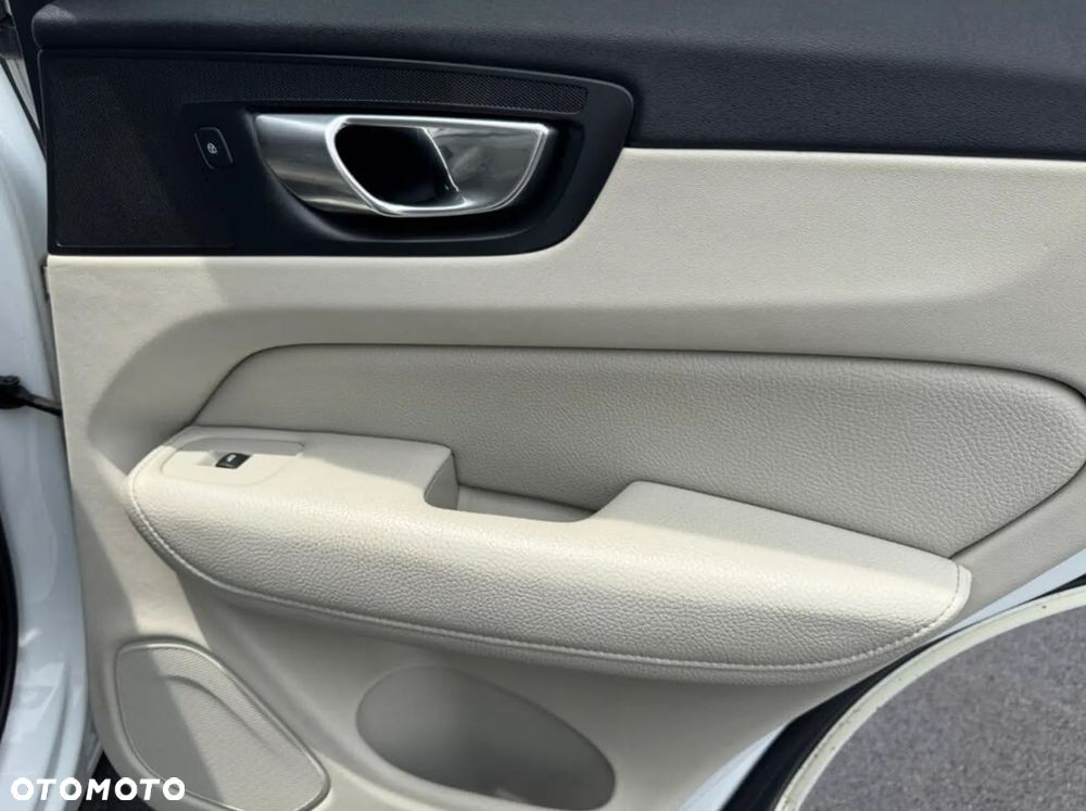 Volvo XC 60 T6 AWD Momentum - 31