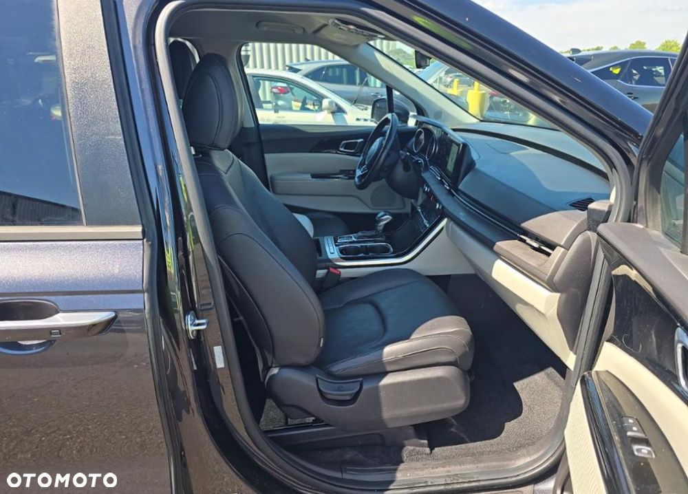Kia Carnival - 9