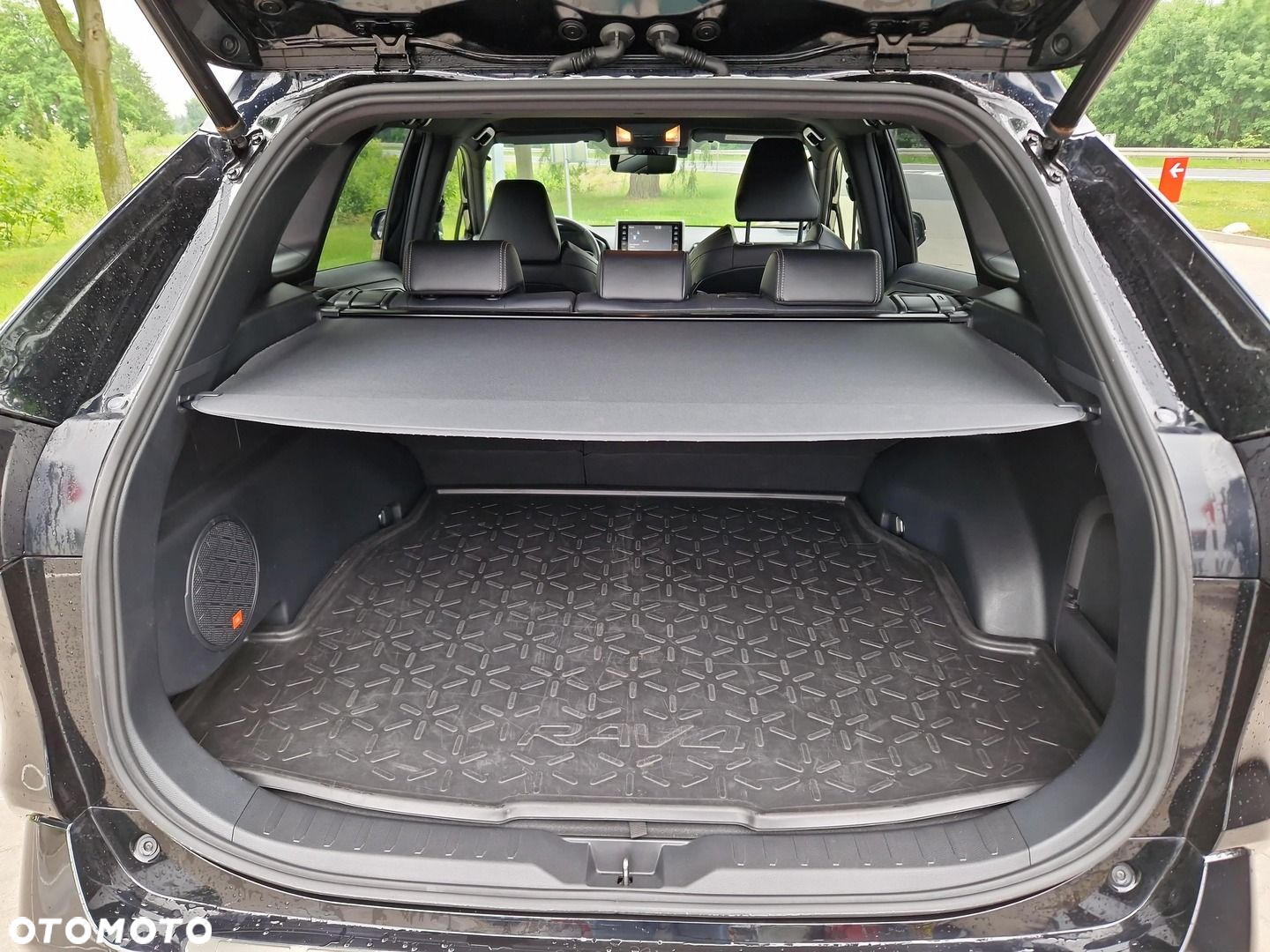 Toyota RAV4 2.5 Hybrid Black Edition by JBL 4x4 - 13