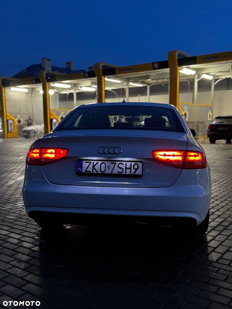 Audi A4 Limousine - 5