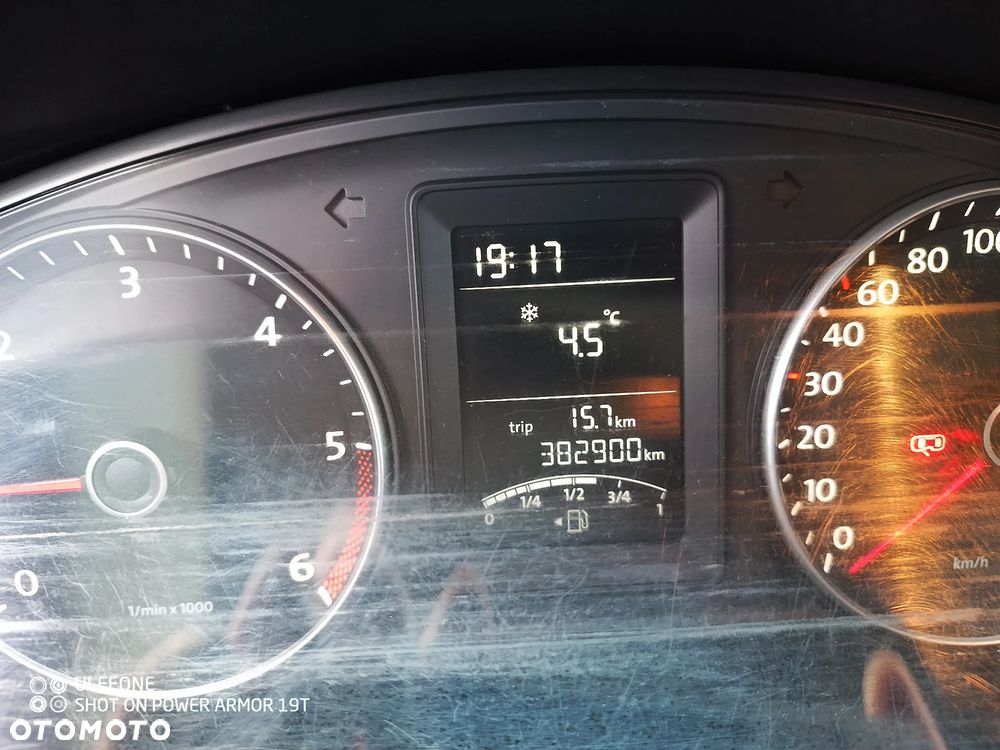 Volkswagen Caravelle - 8