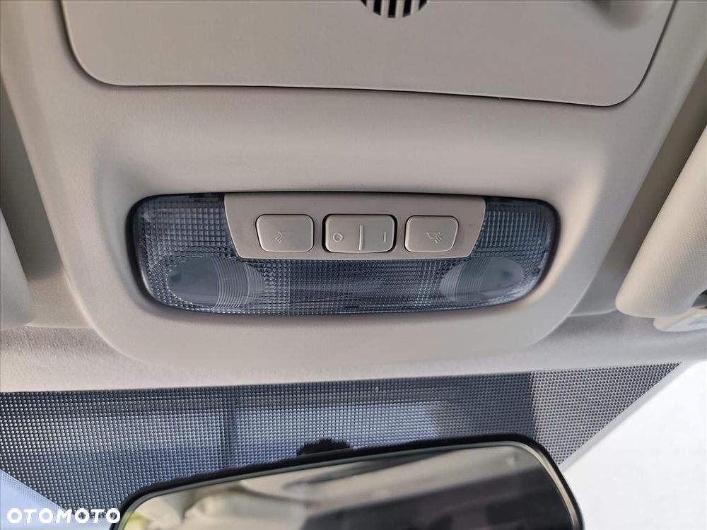 Ford transit-courier - 11