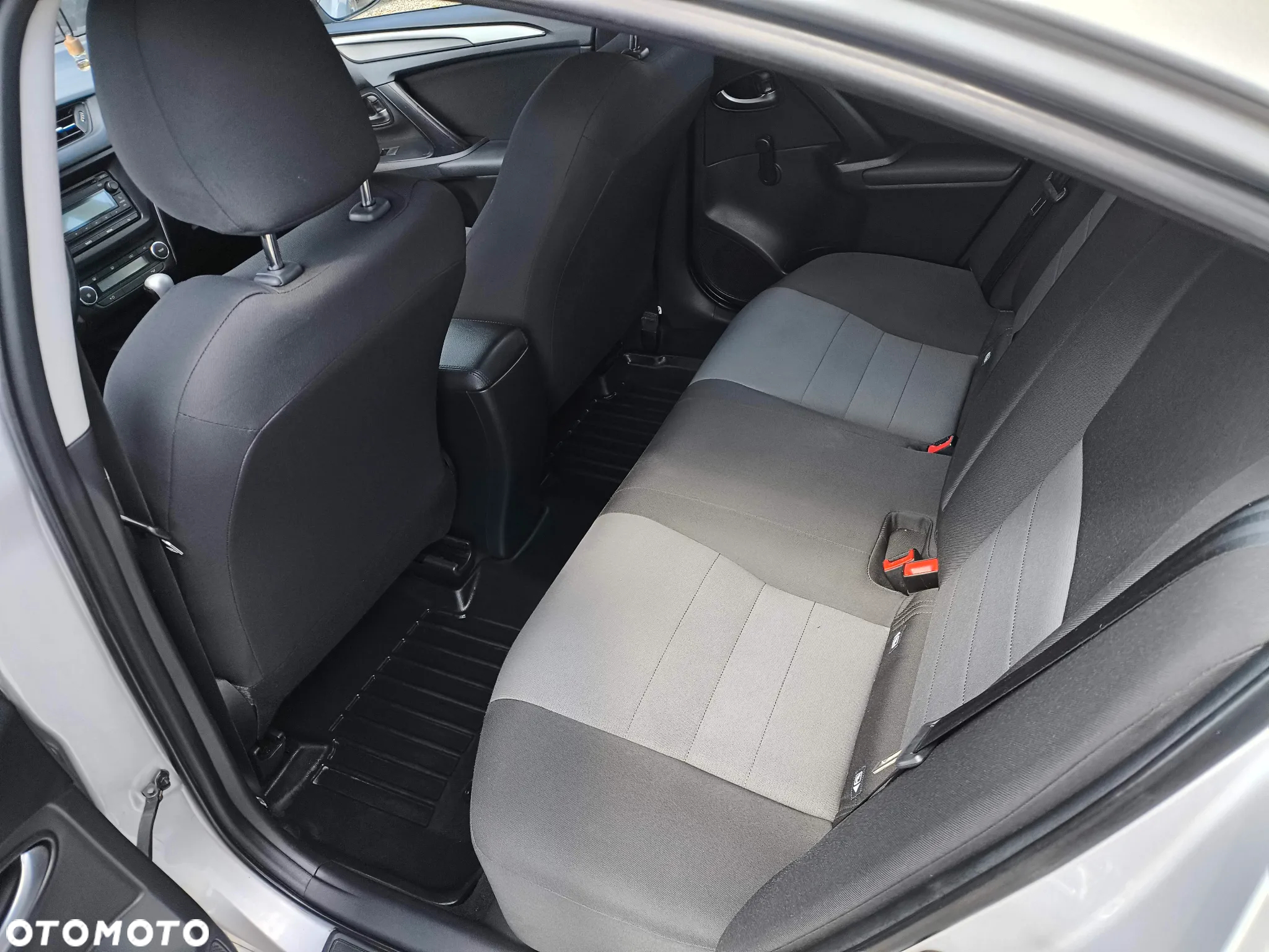 Toyota Avensis 1.8 Active - 19