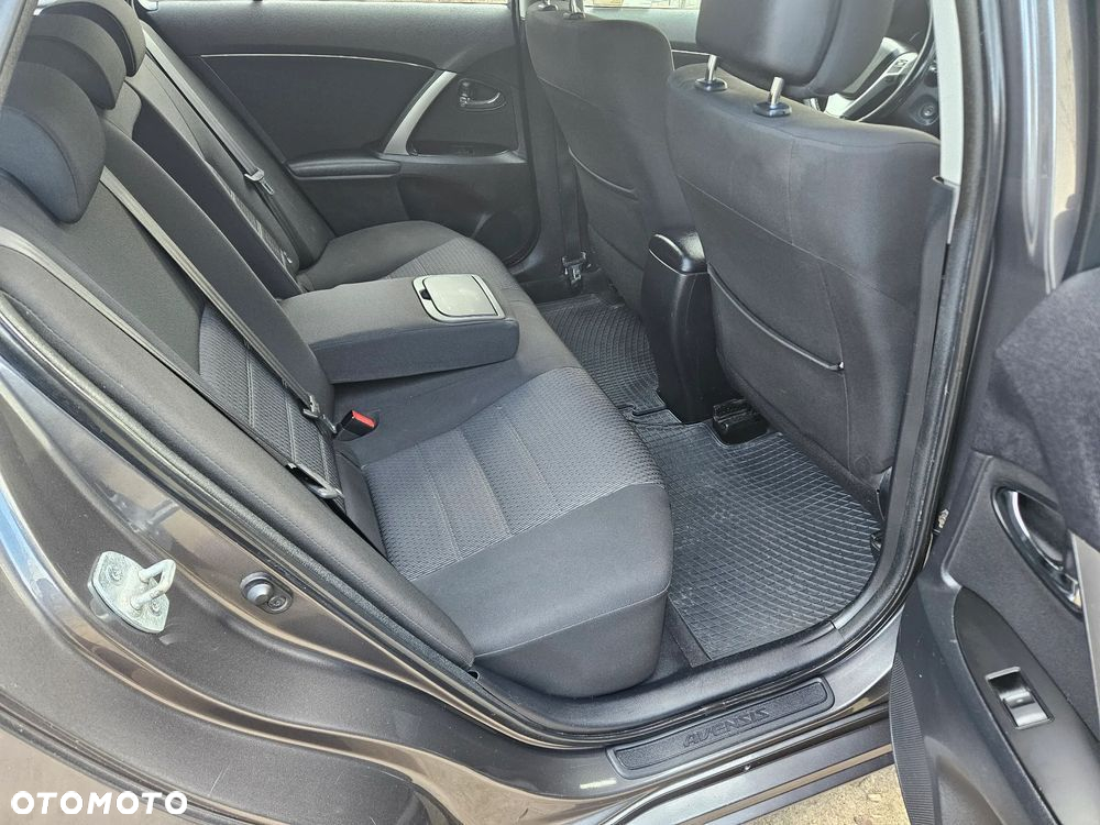 Toyota Avensis 1.8 Style - 6