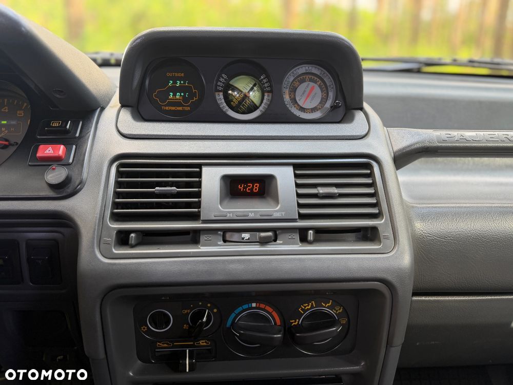 Mitsubishi Pajero - 32