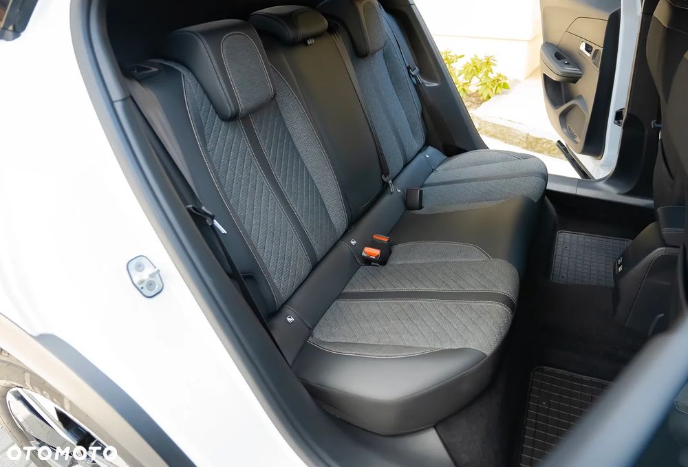 Peugeot 2008 1.5 BlueHDi Allure Pack S&S EAT8 - 33