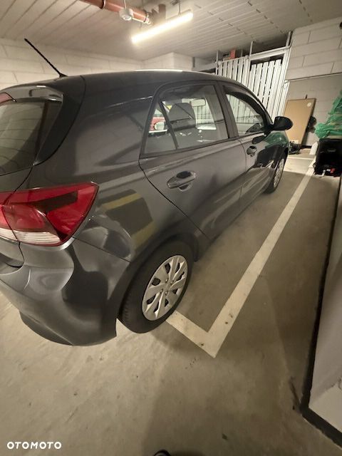 Kia Rio - 4