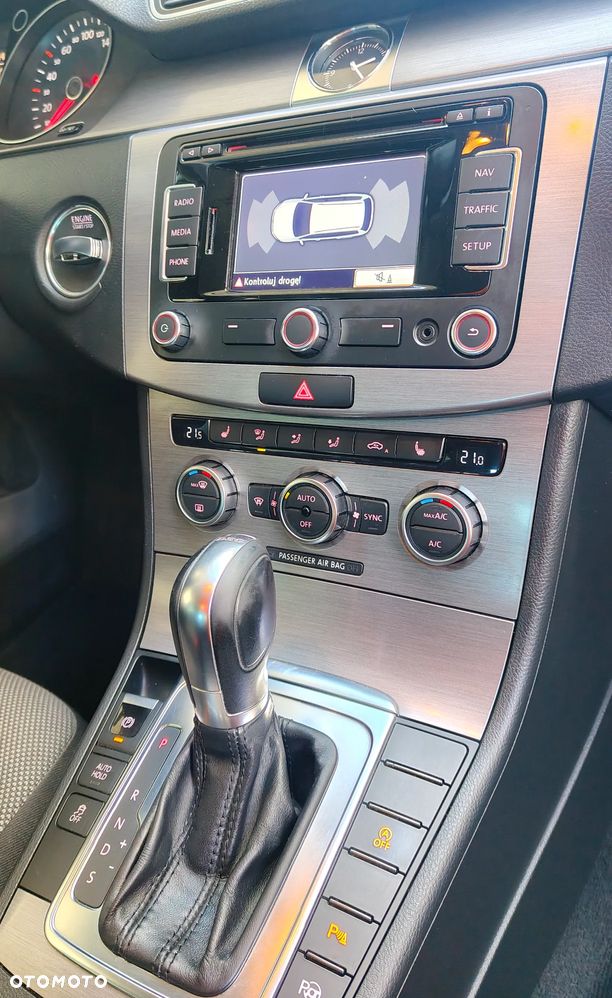 Volkswagen Passat 2.0 TDI DSG BlueMotion Technology Business Edition - 25