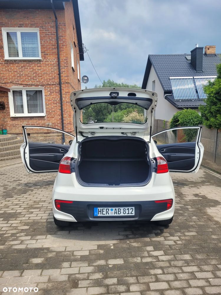 Kia Rio - 11