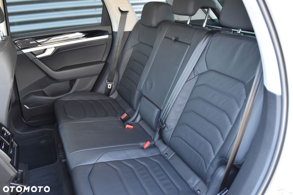 Volkswagen Touareg - 34