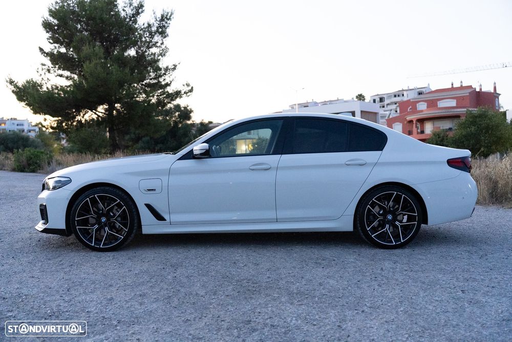 BMW 530 e Pack Desportivo M - 11