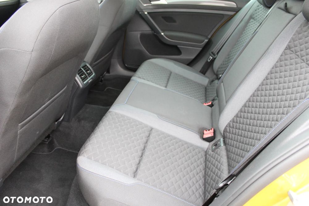 Volkswagen Golf - 11