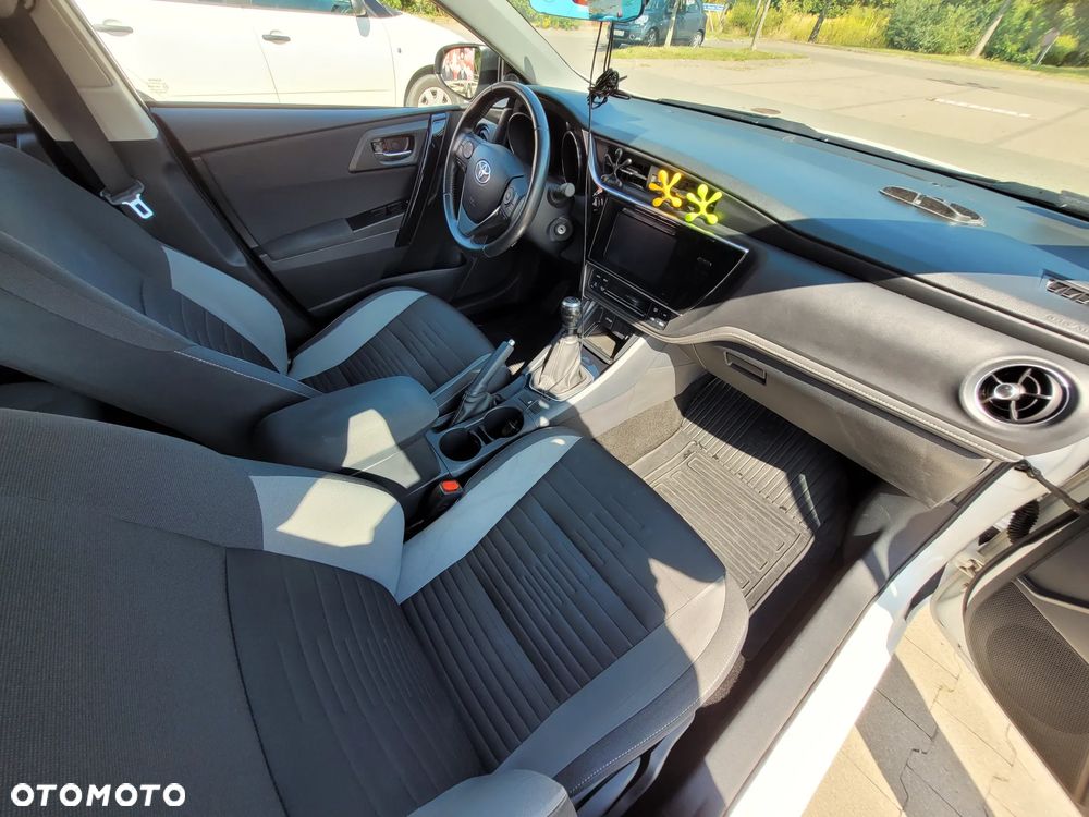 Toyota Auris 1.6 Premium - 3