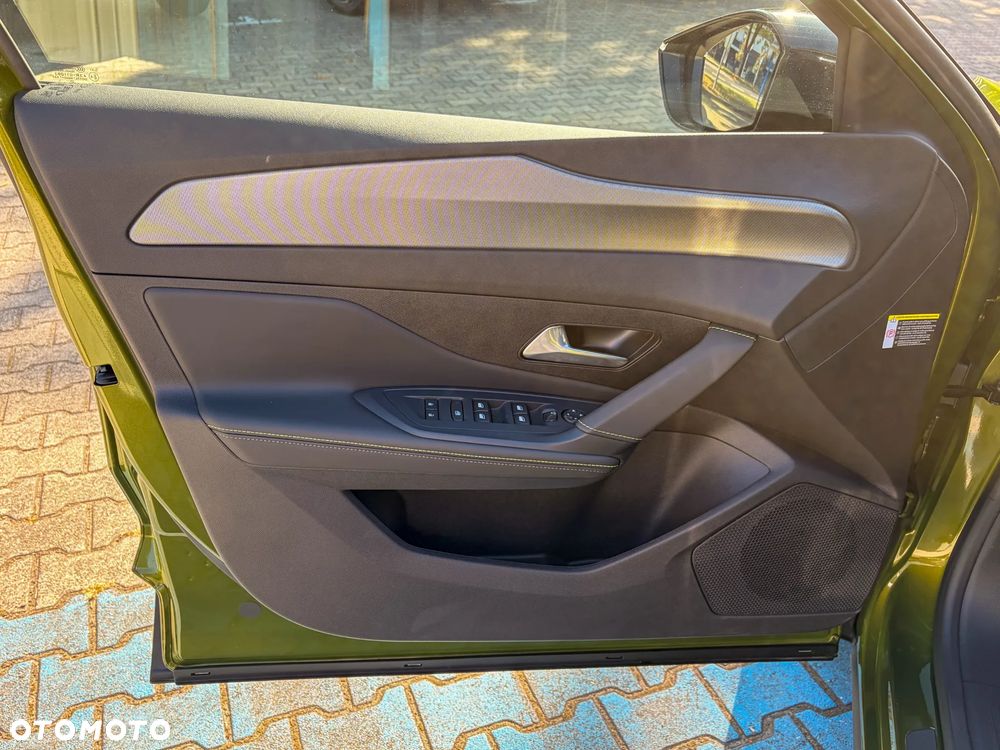 Peugeot 408 1.6 Plug-in Hybrid 240 GT Exclusive e-DCS7 - 27