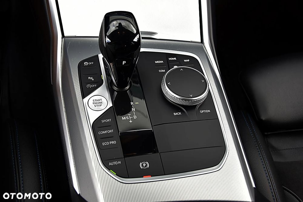 BMW Seria 3 330i xDrive - 36