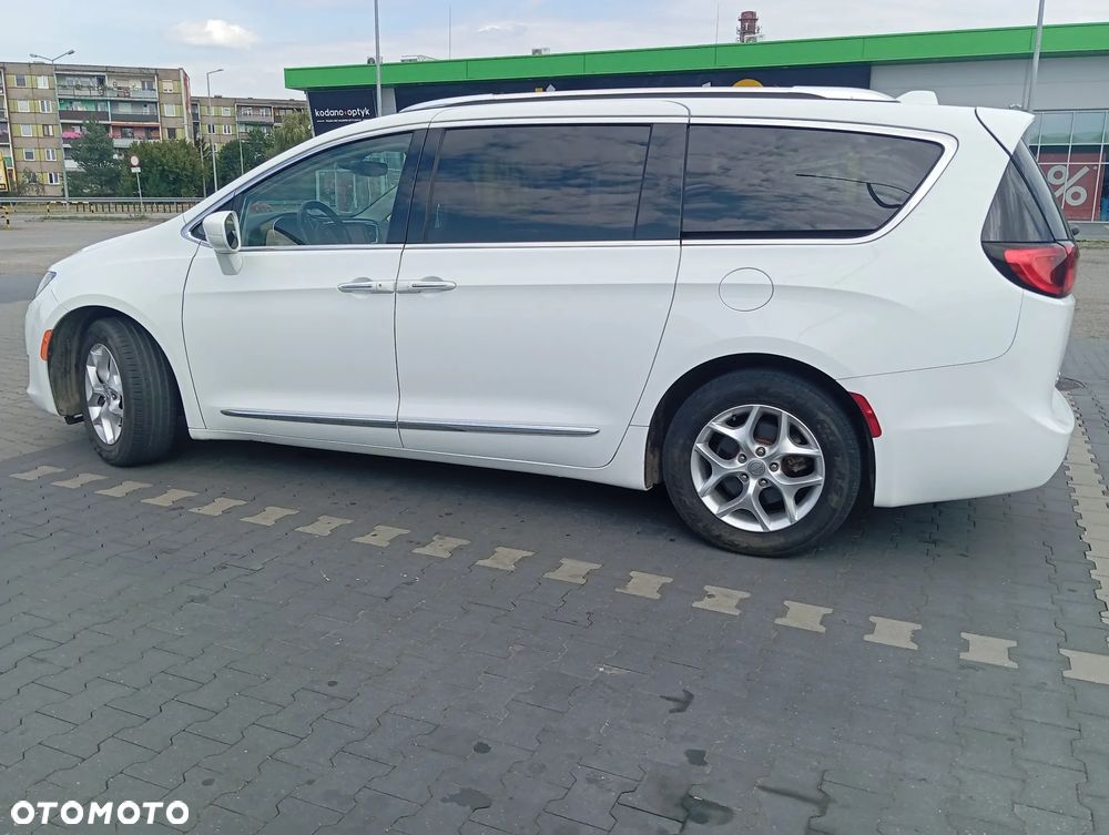 Chrysler Pacifica - 5