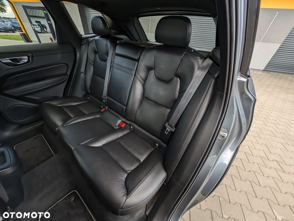 Volvo XC 60 D4 R-Design - 38