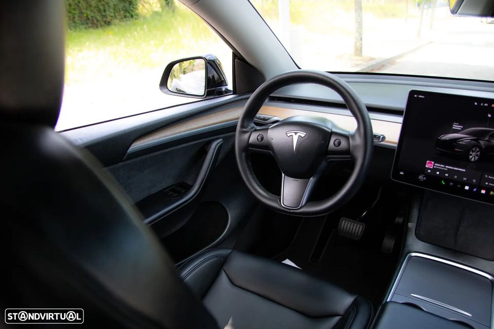 Tesla Model Y - 20