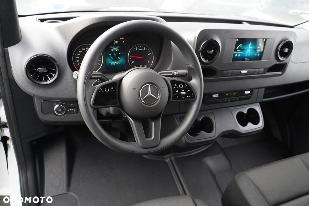 Mercedes-Benz Sprinter - 10