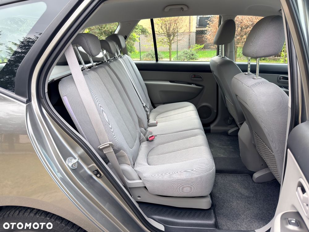 Kia Carens 1.7 CRDi 115 Fifa World Cup Edition - 29