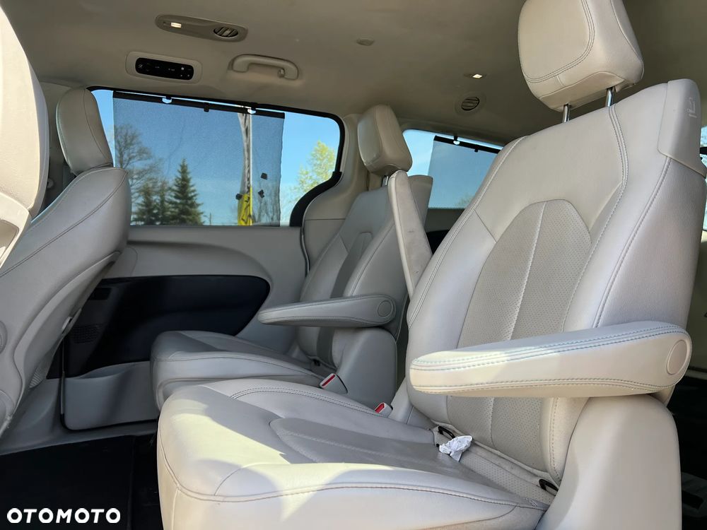 Chrysler Pacifica - 37