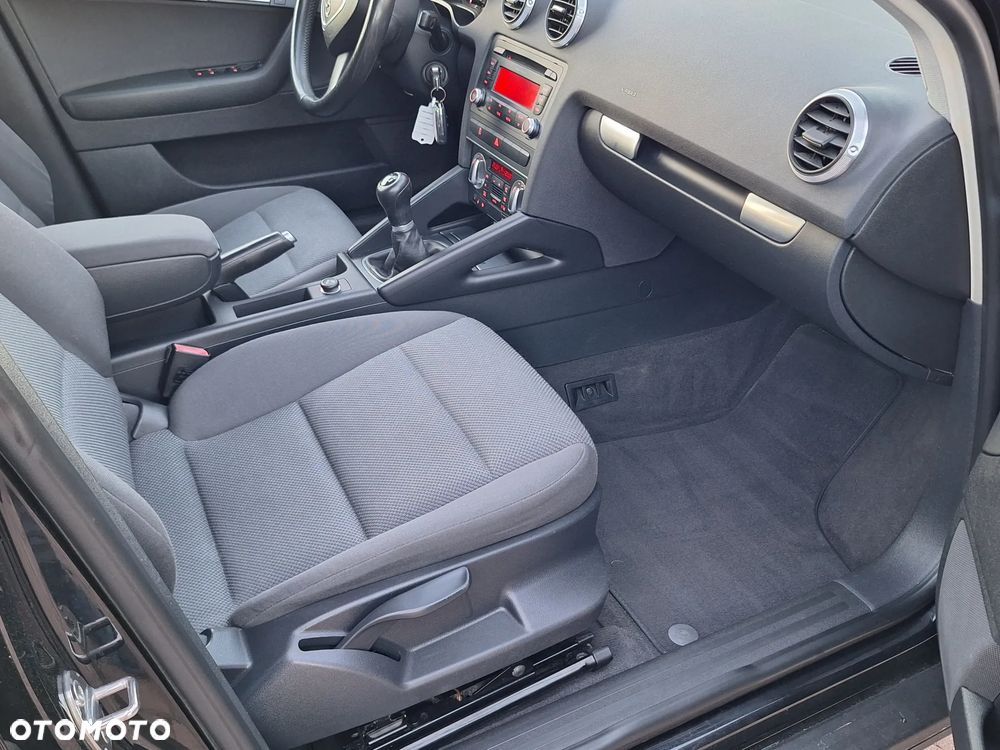 Audi A3 Sportback 1.6 Ambiente - 28