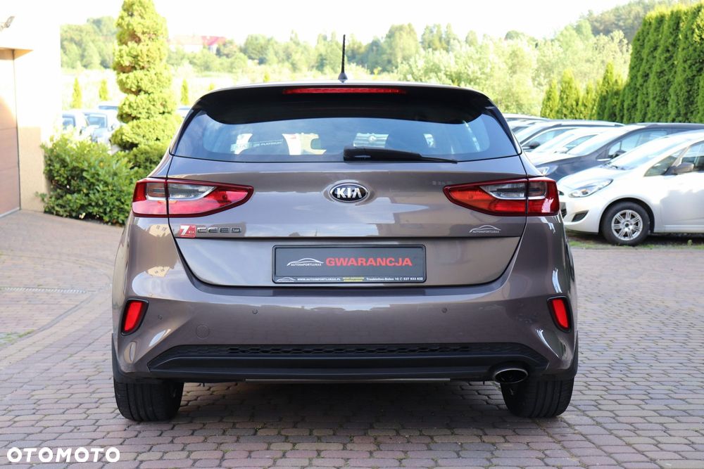 Kia Ceed - 32