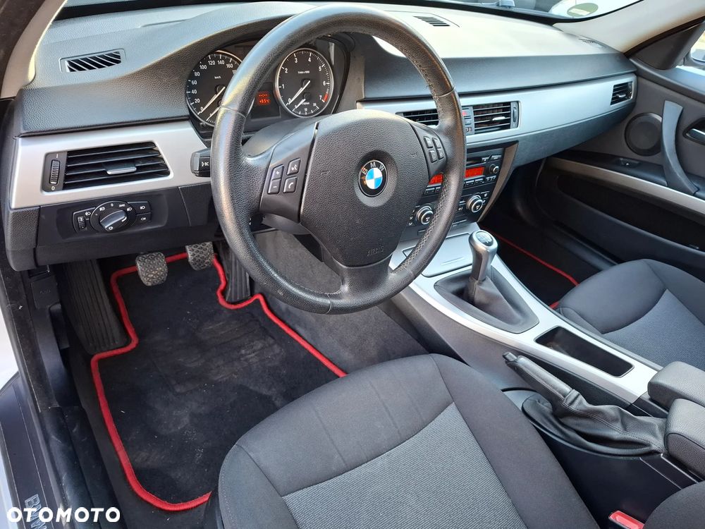BMW Seria 3 318i Edition Exclusive - 7