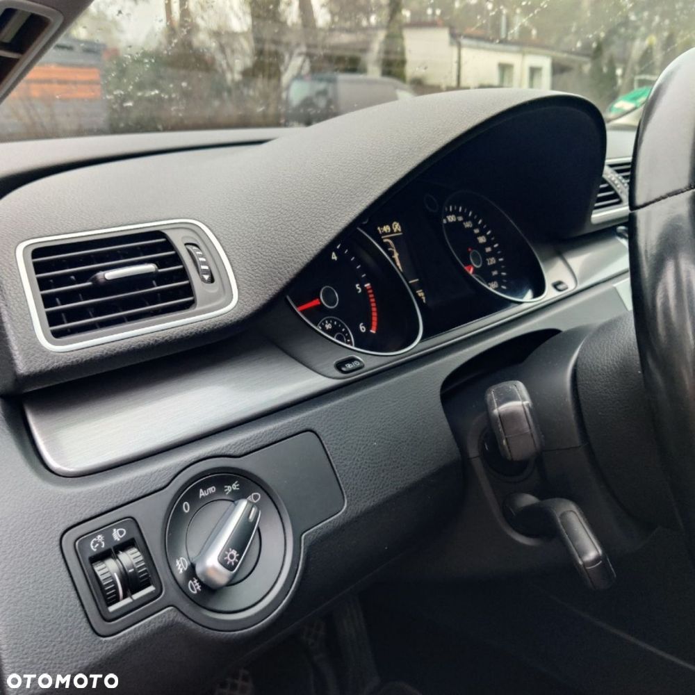Volkswagen Passat - 34