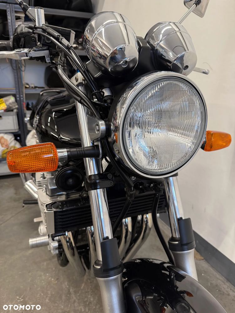 Yamaha XJR - 32