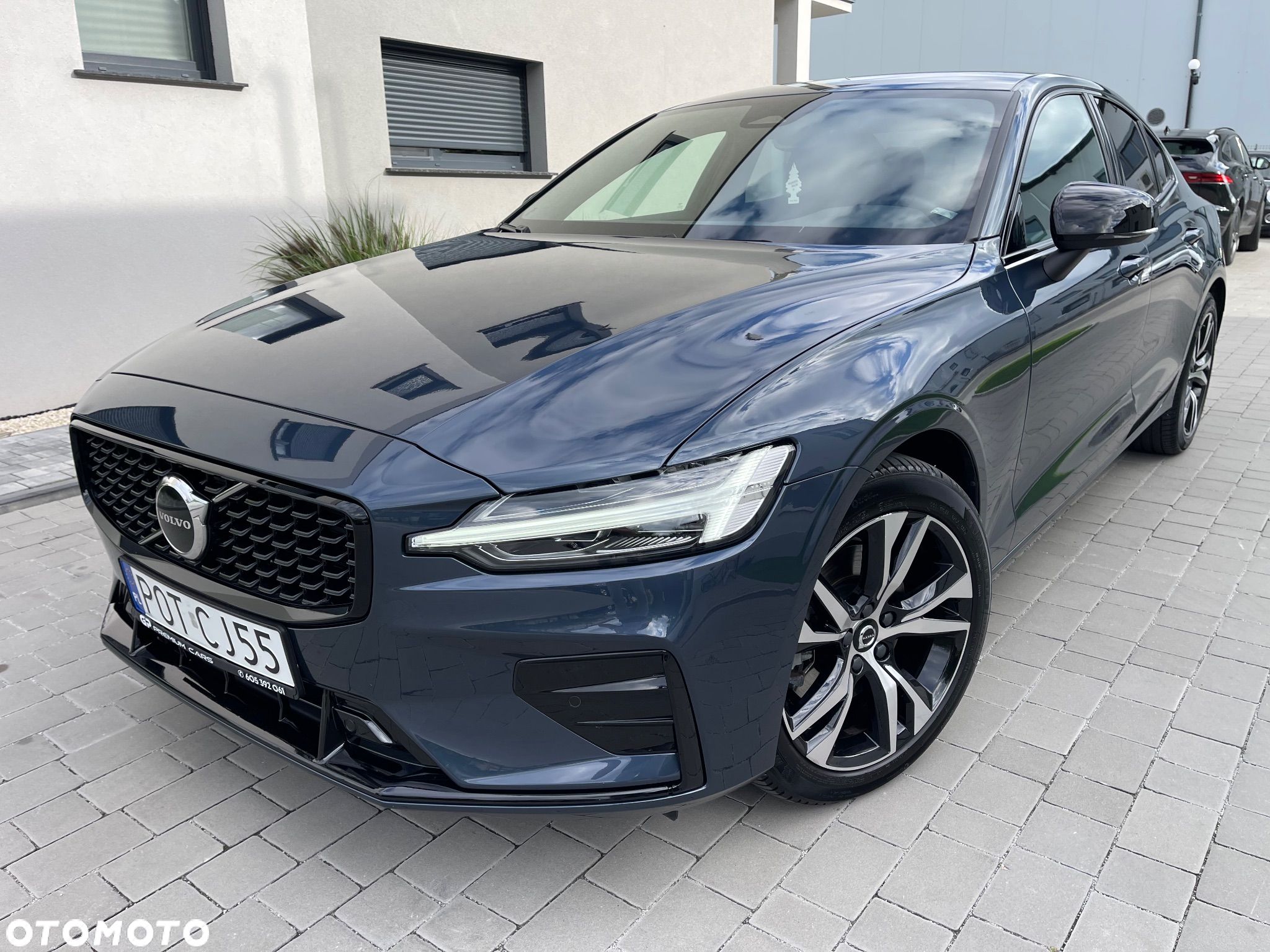 Volvo S60 B4 B Ultimate Dark - 1