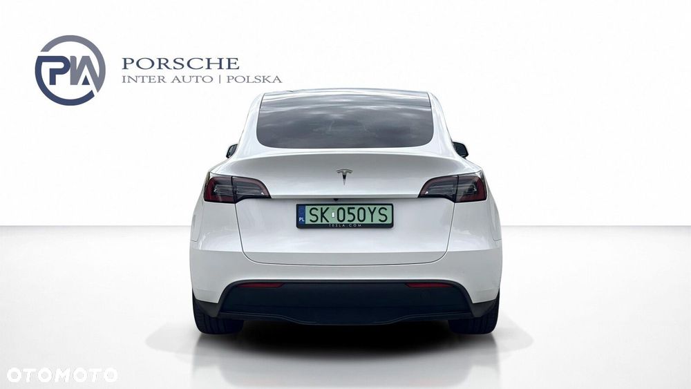 Tesla Model Y - 8