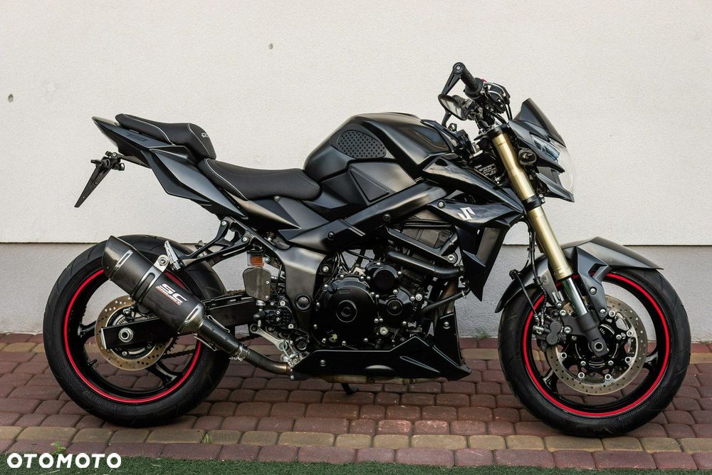 Suzuki GSR - 3