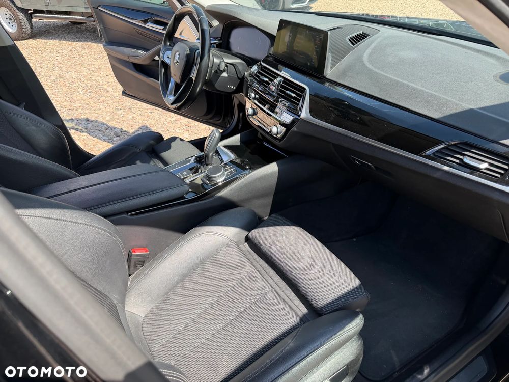 BMW Seria 5 520d Sport Line - 38