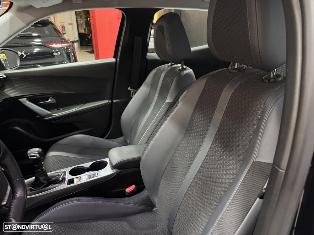 Peugeot 2008 1.2 PureTech Allure - 22