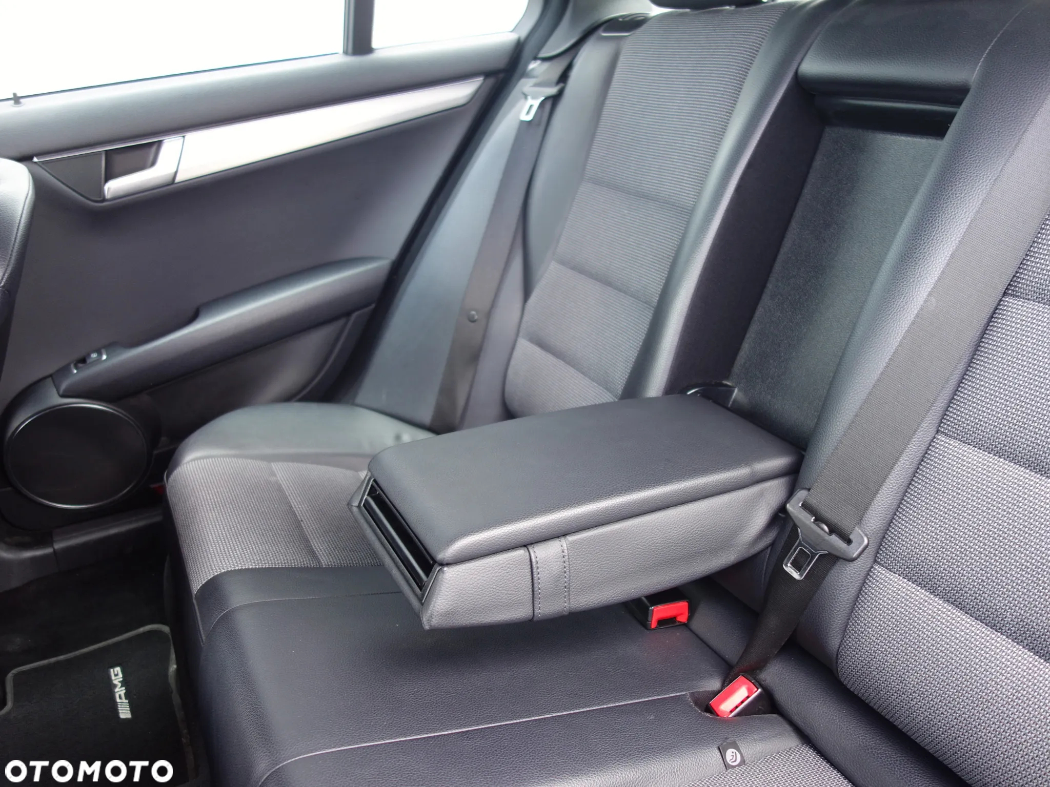 Mercedes-Benz Klasa C 250 (BlueTEC) d 4Matic T 7G-TRONIC AMG Line - 30
