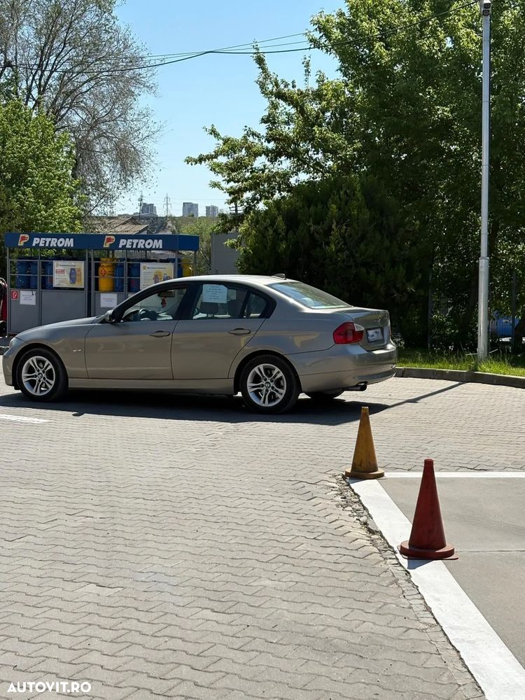 BMW Seria 3 320i Aut. - 9