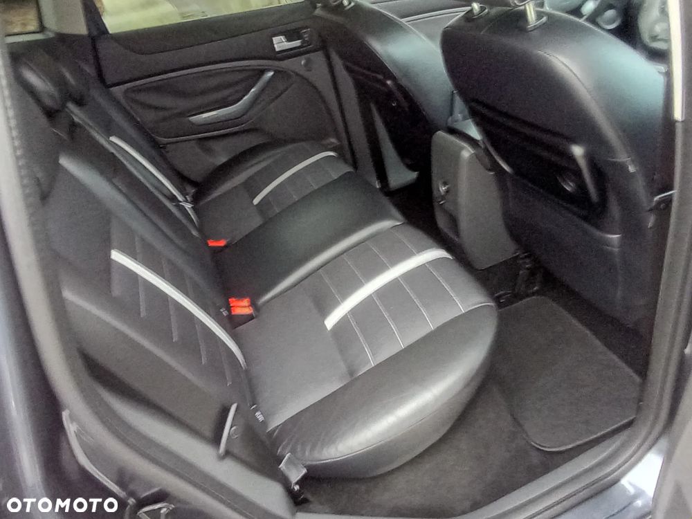 Ford Kuga 2.0 TDCi 2x4 Titanium - 22