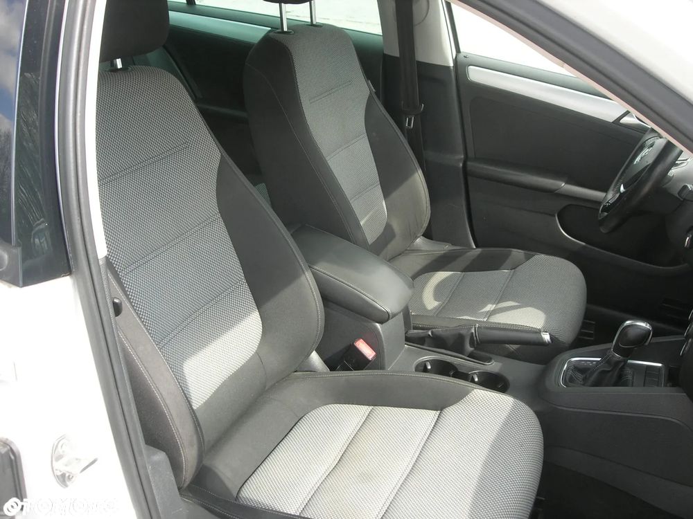Volkswagen Jetta - 23