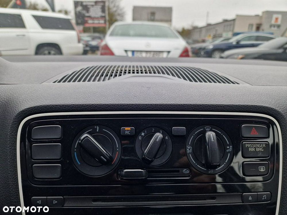 Volkswagen up! 1.0 street EU6 - 11