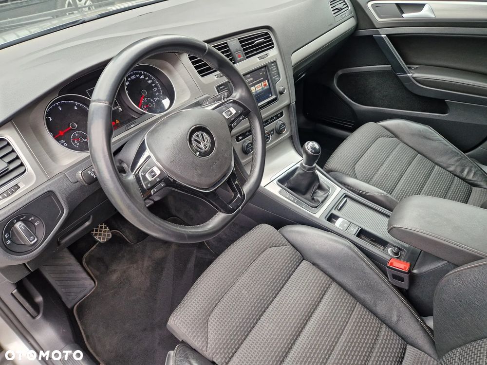 Volkswagen Golf 1.6 TDI BlueMotion Technology Comfortline - 12