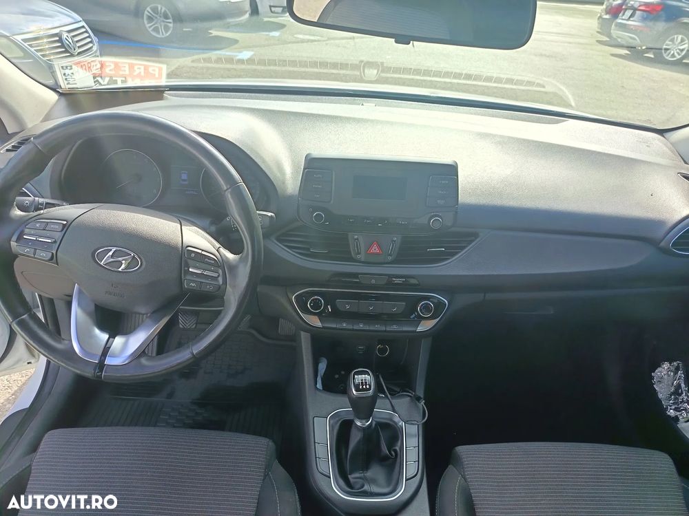 HYUNDAI i30 2023 — imagine 10