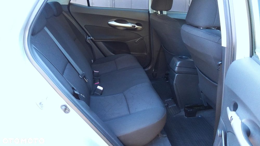 Toyota Auris 1.4 D-4D Terra - 11