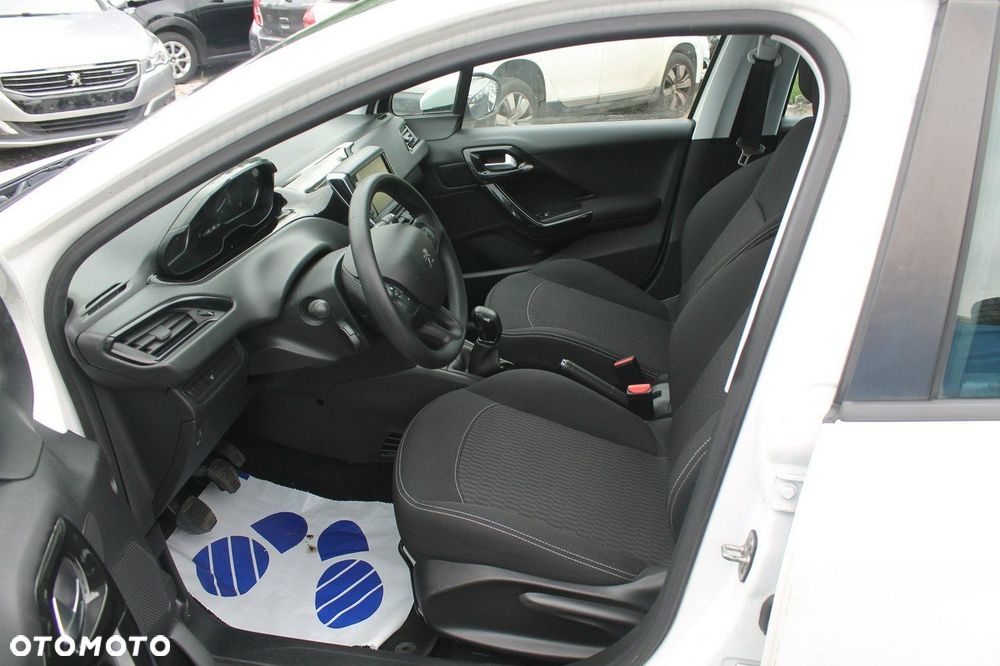 Peugeot 208 - 9