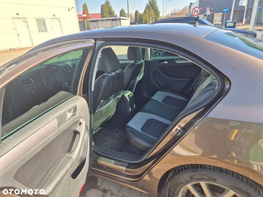Volkswagen Jetta 2.0 TDI Highline - 7